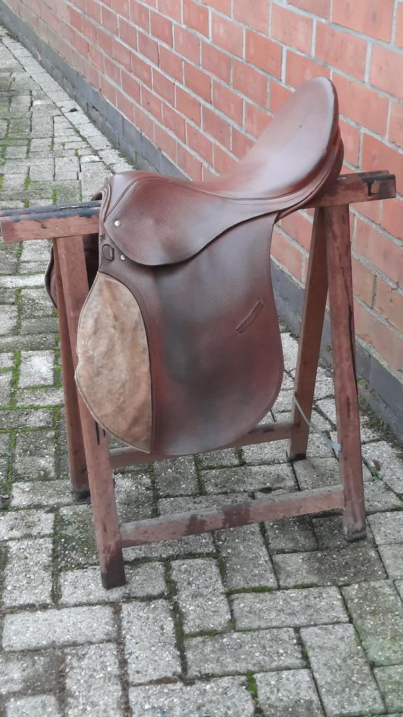 Zadel leder 18 inch, Ophalen, Zo goed als nieuw