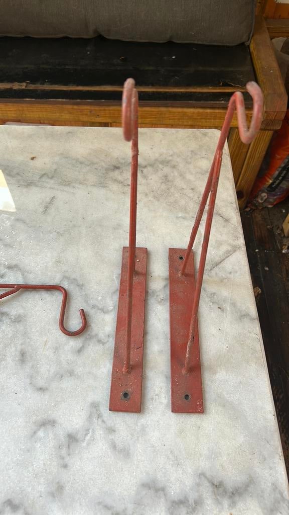 3 ijzeren muur haken., Tuin en Terras, Ophalen of Verzenden, Gebruikt