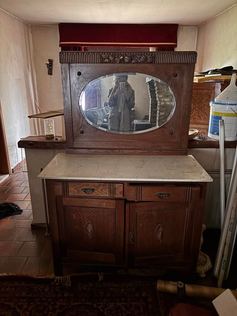 Louis XV-stijl eikenhouten kast met marmeren blad en spiegel, Ophalen