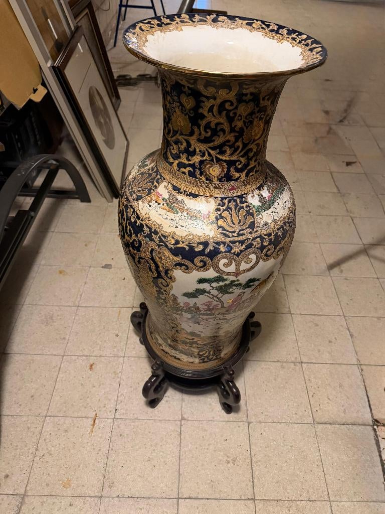 Vase en porcelaine sur pied, parfait état, Enlèvement