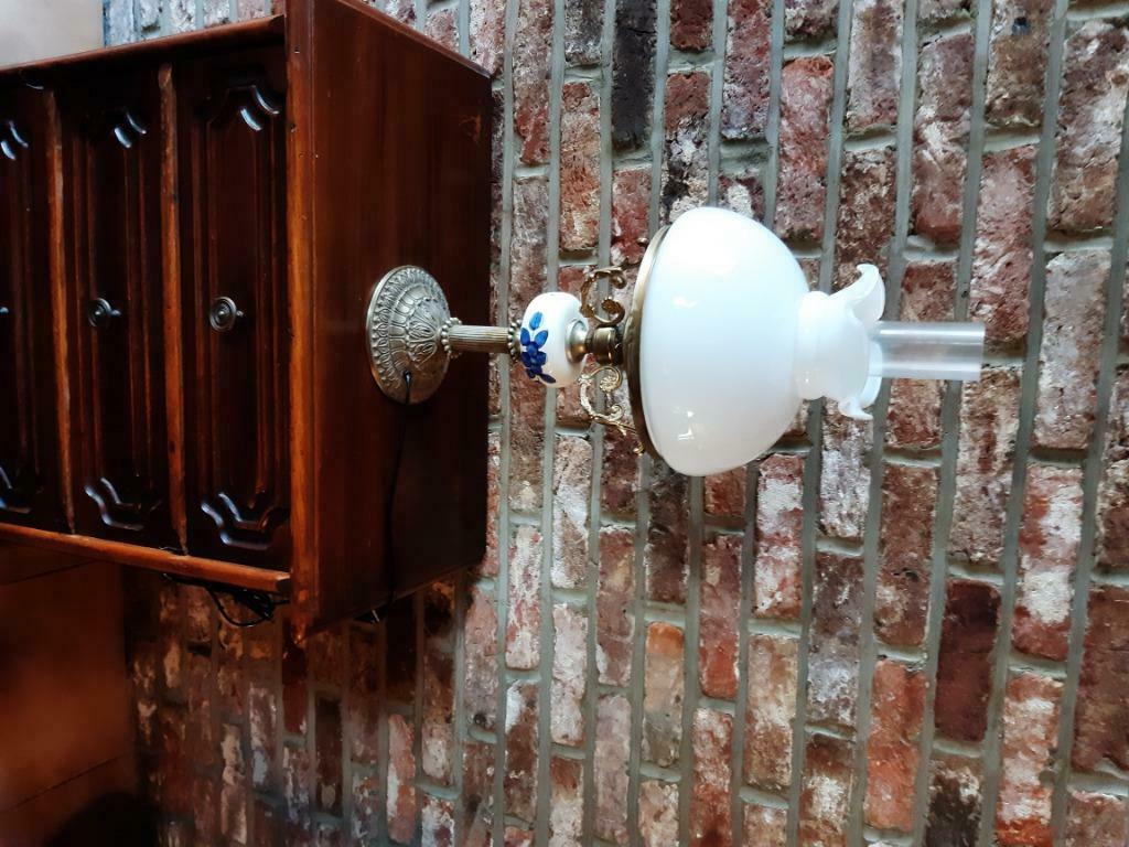 Une lampe à poser aux allures antiques, Enlèvement, Neuf