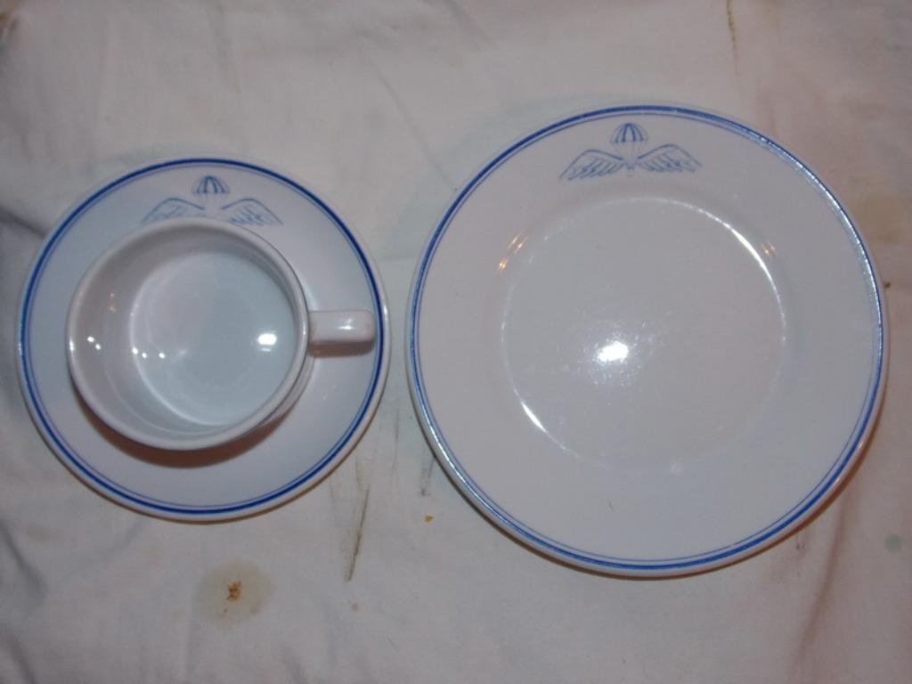 Belgische Para Mess koffie kopje en borden, Ophalen of Verzenden, Landmacht, Overige typen