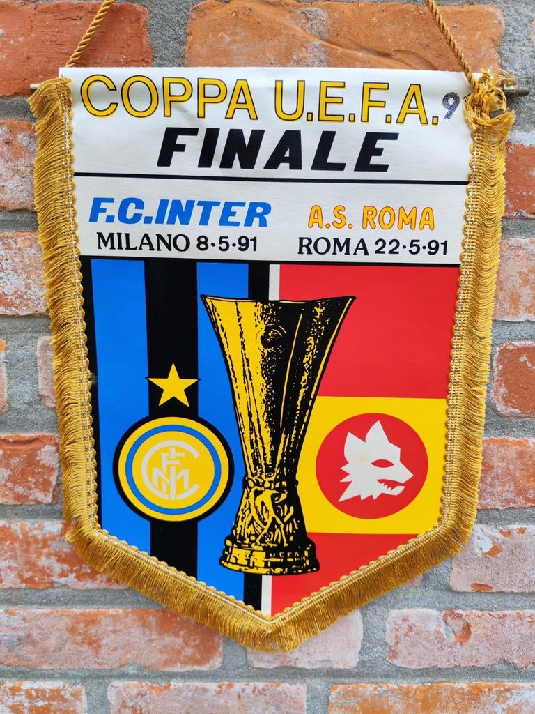 Collection complète de la coupe UEFA de l'Inter Milan 1990-1, Collections, Articles de Sport & Football, Enlèvement ou Envoi