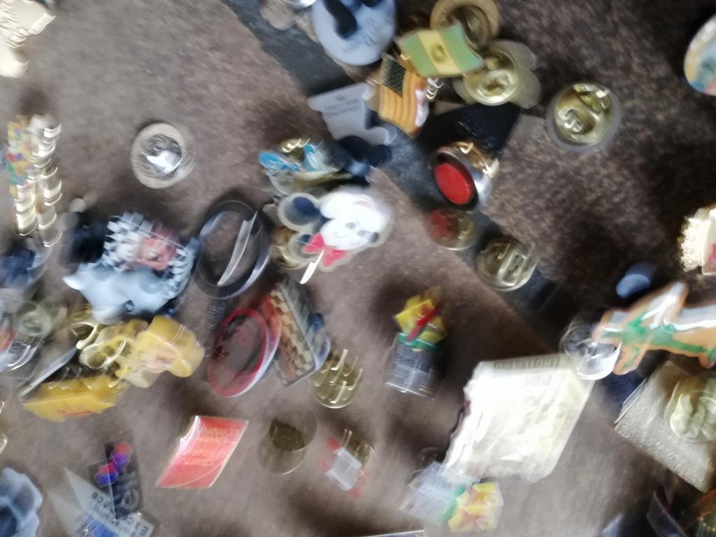 Pin s ou pim s lot pour 150eu, Enlèvement ou Envoi