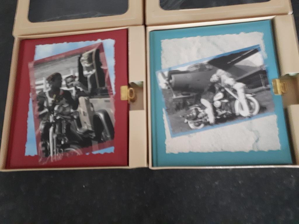 2 carnets anciens, Enlèvement