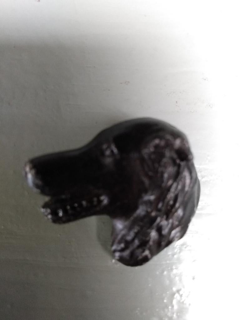 Broche hond, Handtassen en Accessoires, Broches, Ophalen of Verzenden, Gebruikt, Koper