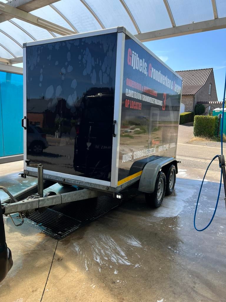 Saris gesloten aanhangwagen, Ophalen, Gebruikt