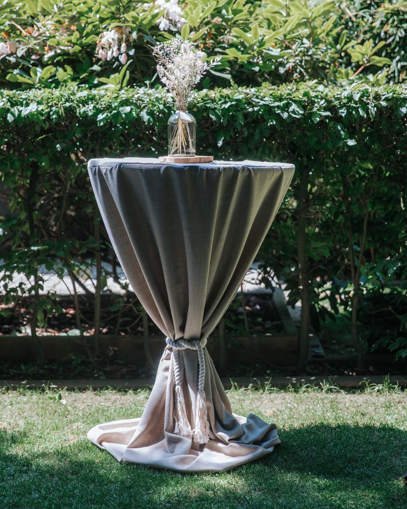 Staand eten te huur, Ophalen, Zo goed als nieuw