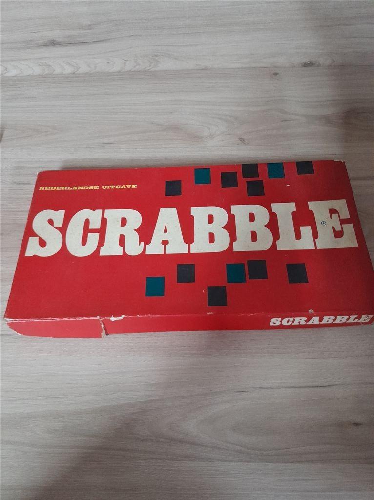 scrabble rode doos houten letters - s4380, Hobby en Vrije tijd, Gezelschapsspellen | Bordspellen, Zo goed als nieuw, Verzenden