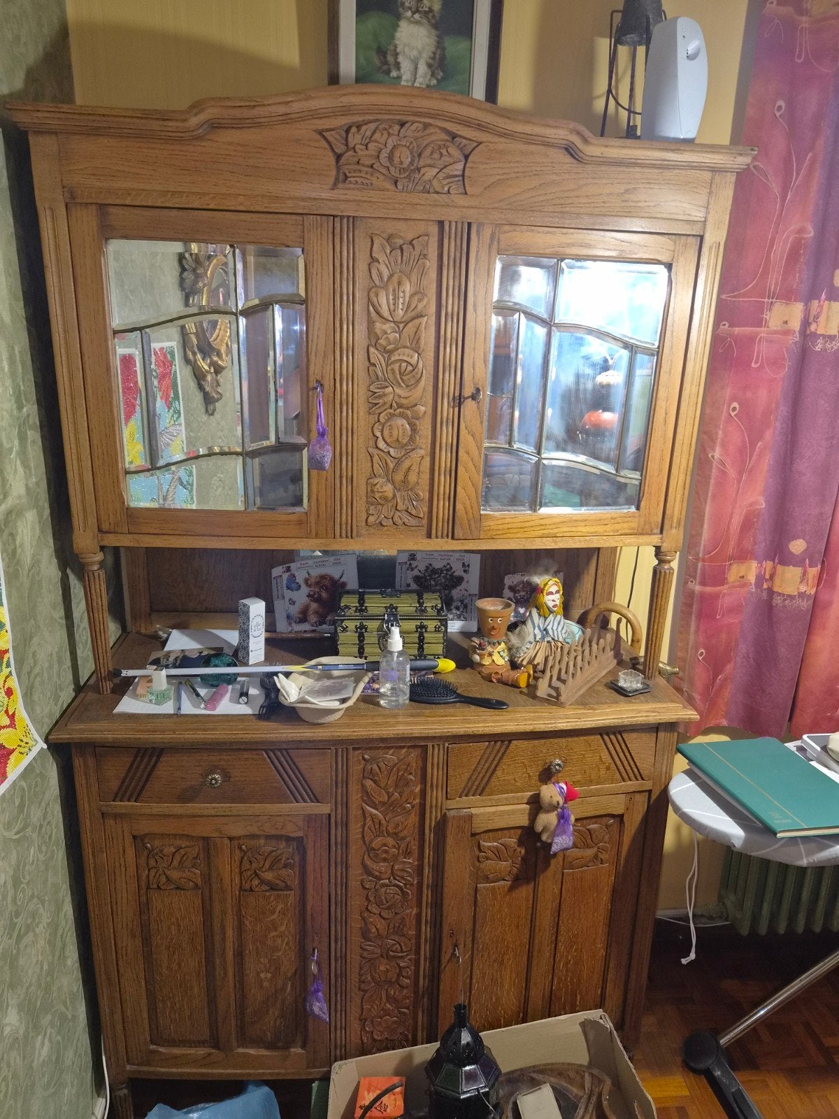 Grand buffet vaisselier ancien Art Déco en chêne massif et v, Enlèvement