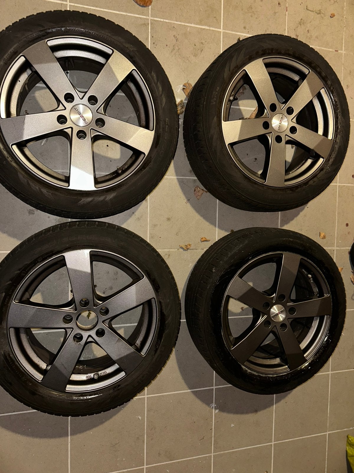 Dezent velgen met winterbanden, Auto-onderdelen, Banden en Velgen, Ophalen, 17 inch, Winterbanden, Velg(en)