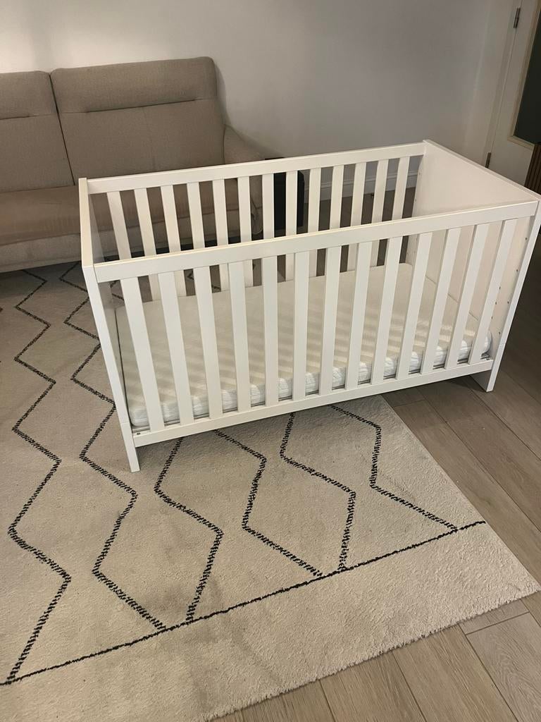 PAIDI Fiona babybed. - Lit bébé PAIDI Fiona + matelas Alvi, Ophalen, Zo goed als nieuw, Ledikant