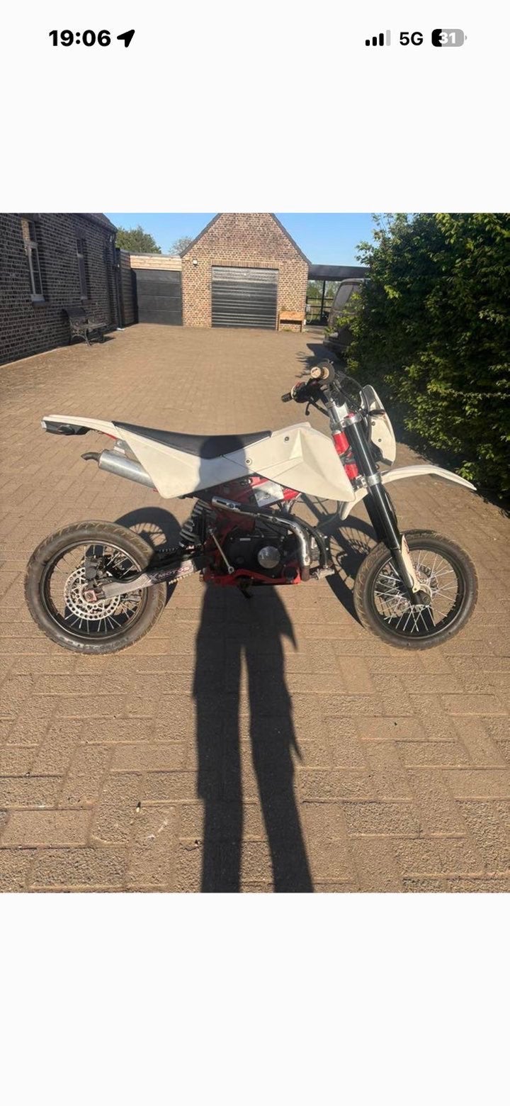 Crossbrommer 50cc met papieren, Fietsen en Brommers, Ophalen, Zo goed als nieuw