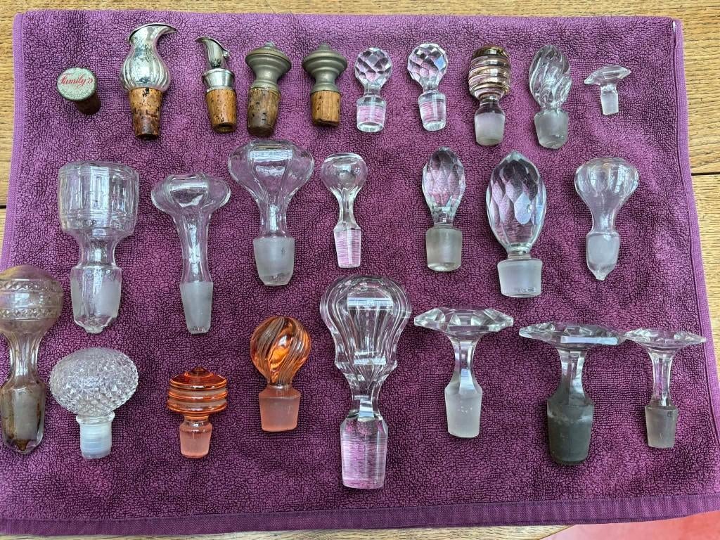 Collectie 25 antieke stoppen karaf, Ophalen