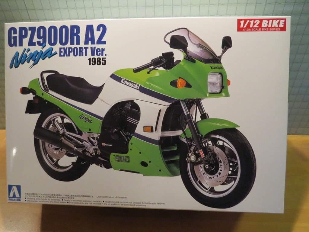Bouwdoos Kawasaki GPZ900R 1:12 Aoshima 1985, Neuf, Autres marques, Enlèvement ou Envoi, Plus grand que 1:32