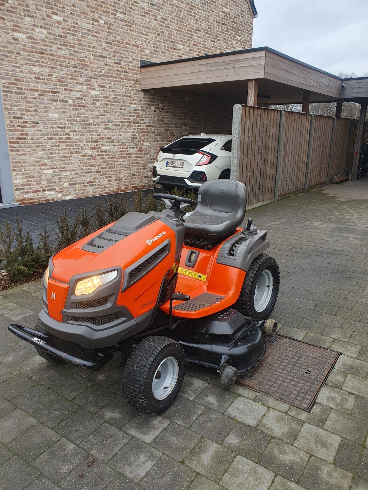 Zitmaaier Husqvarna GTH 263T 26HP Hydrostaat 470 draaiuren, Enlèvement, Fonction de mulching, Husqvarna, 120 cm ou plus
