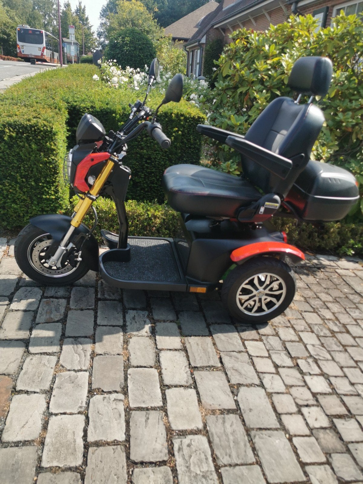 Lux Scootmobiel shoprider driewieler meer info 0488826971, Diversen, Rolstoelen, Ophalen of Verzenden, Inklapbaar, Zo goed als nieuw
