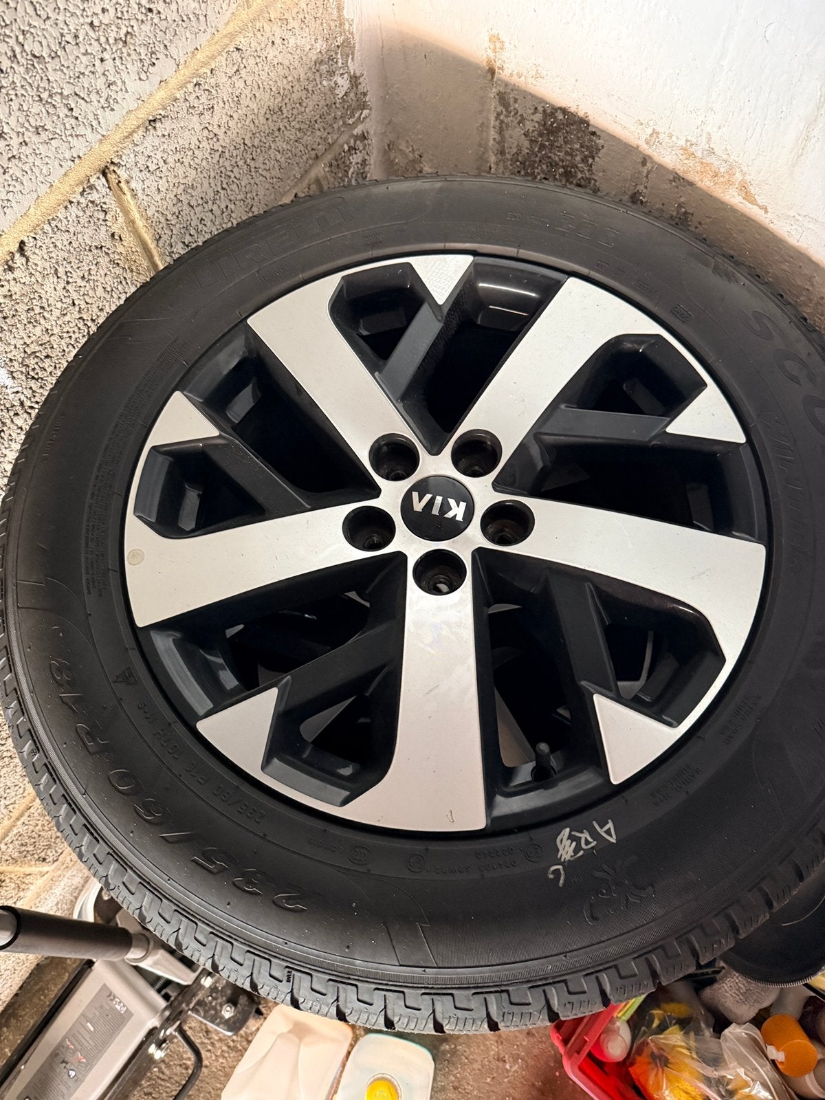 Jantes + pneus hiver - Kia sorento - 235/60 R18, Pneus et Jantes, Pneus hiver, 18 pouces, Enlèvement