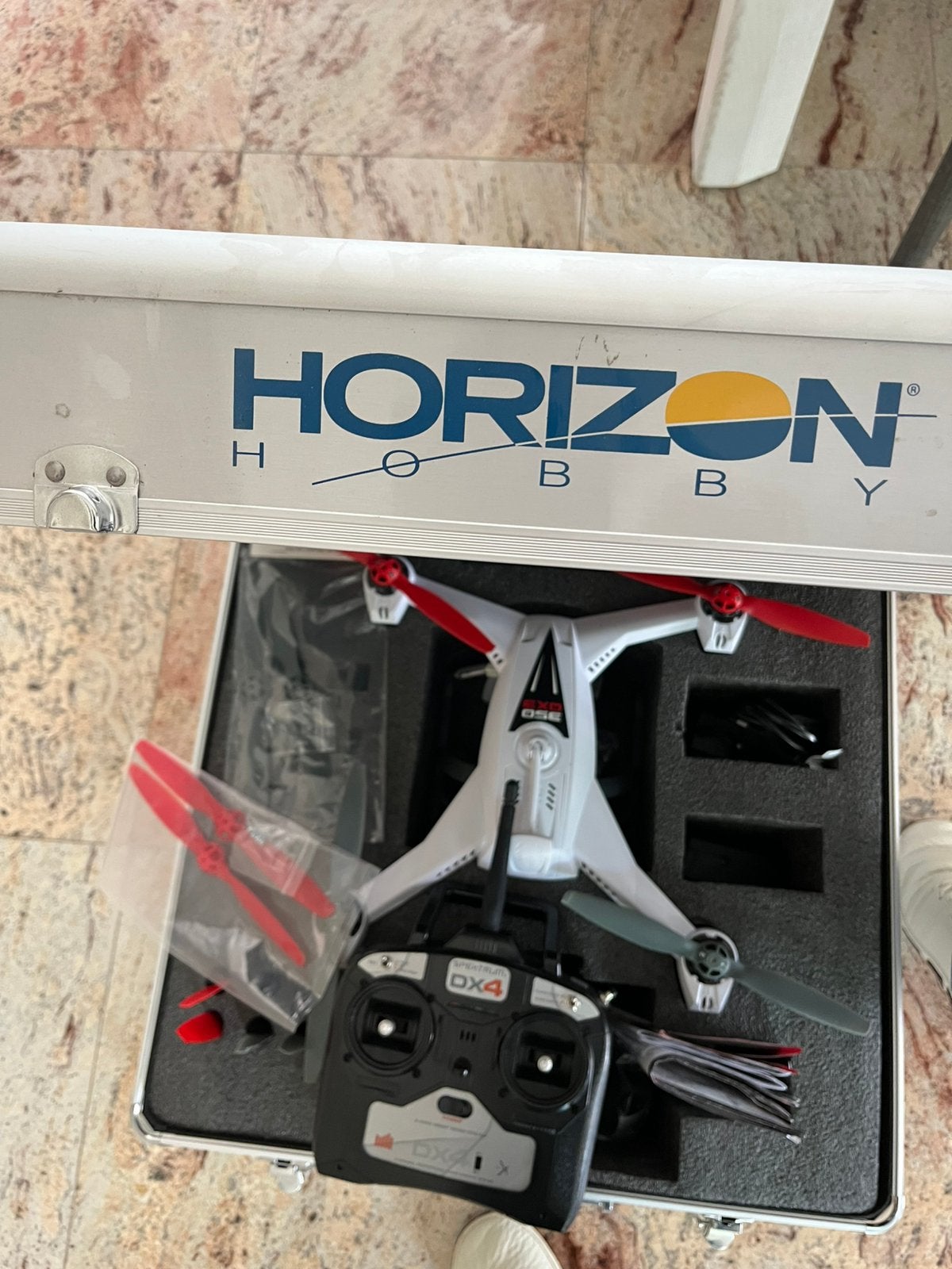 Kit d’un drone avec ses accessoires et malette de rangement, Hobby & Loisirs créatifs, Modélisme | Radiocommandé & Téléguidé | Hélicoptères & Quadricoptères