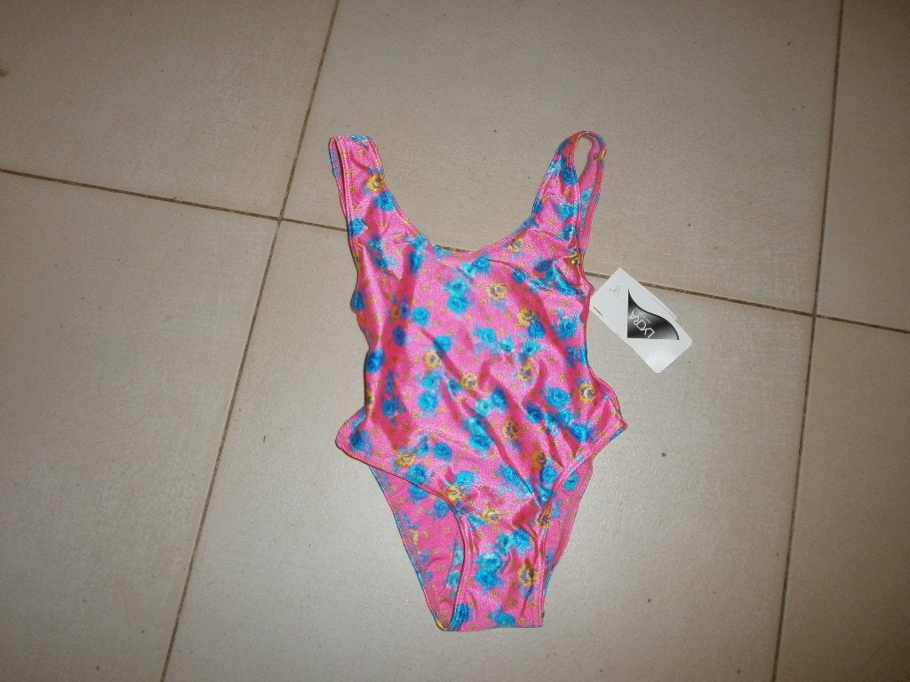 Maillot fille 6 ans NEUF, Enlèvement ou Envoi, Maillot de bain, Comme neuf, Taille 116