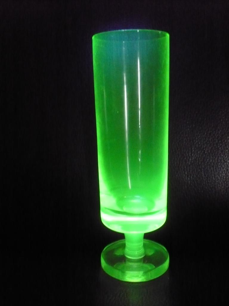 uranium glas / anna goen glas / vaasje, Antiek en Kunst, Ophalen of Verzenden