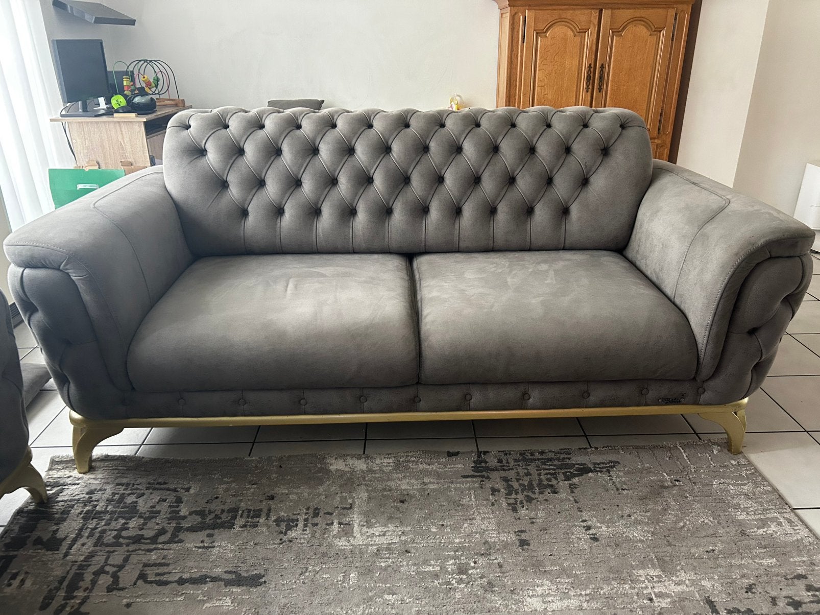 Grijs Luxe Chesterfield salonset, 2 banken + oorfauteuil, Ophalen, Gebruikt