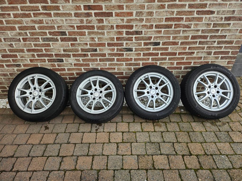 Mercedes CLA 16 inch Velgenset Orgineel, Autos : Pièces & Accessoires, Pneus & Jantes, Pneu(s), Pneus été, 16 pouces, 205 mm, Véhicule de tourisme