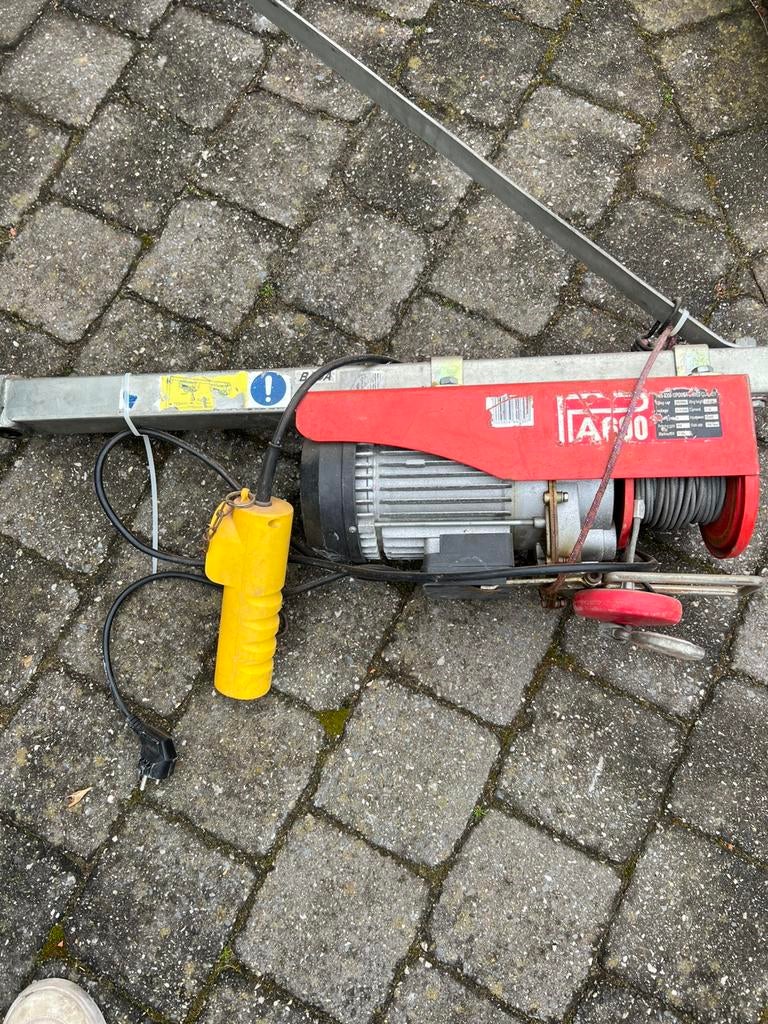 Automatische katrol, Doe-het-zelf en Bouw, Lieren en Takels, Ophalen, Zo goed als nieuw