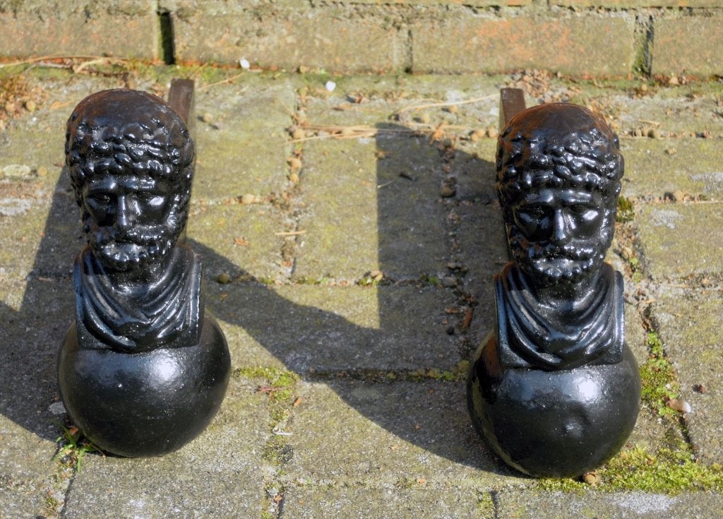 2 Zware gietijzeren haardijzers / haardbokken / vuurbokken, Ophalen