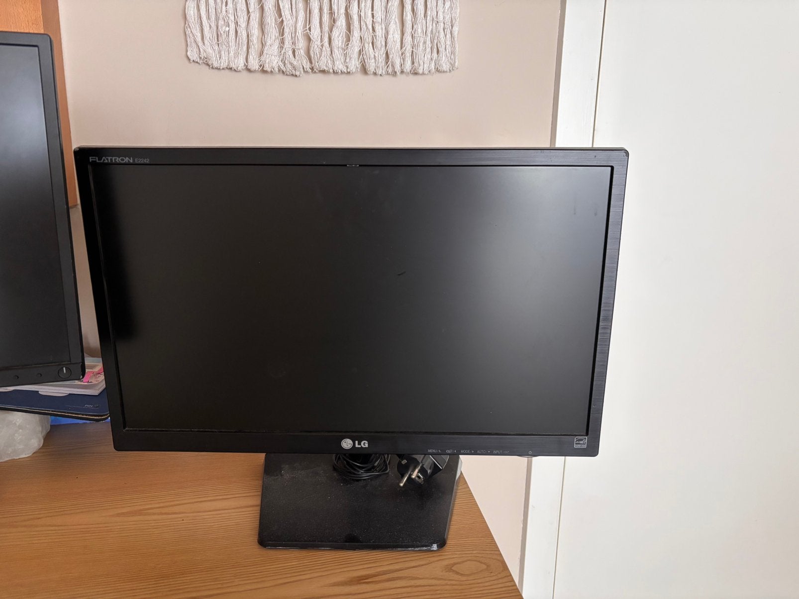 2 pc schermen Dell en LG, Computers en Software, Monitoren, Ophalen, Zo goed als nieuw