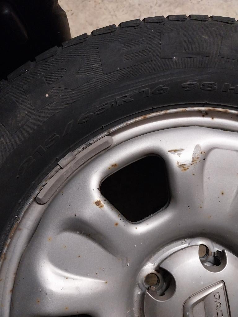 Jantes et pneus dacia duster, Ophalen, 215 mm, 16 inch, Band(en)