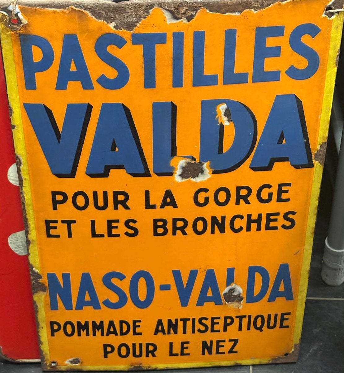 Geëmailleerd bord met Valda-pellets, Ophalen, Gebruikt, Emaille