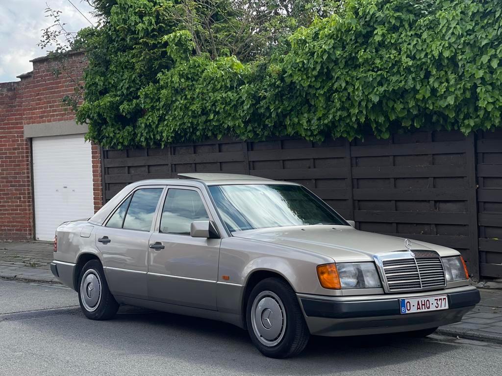 Mercedes 200D manuel 4 Vitesse  – Garagewagen – Geen Roest, Auto's, Beige, Bedrijf, 2000 cc, Handgeschakeld