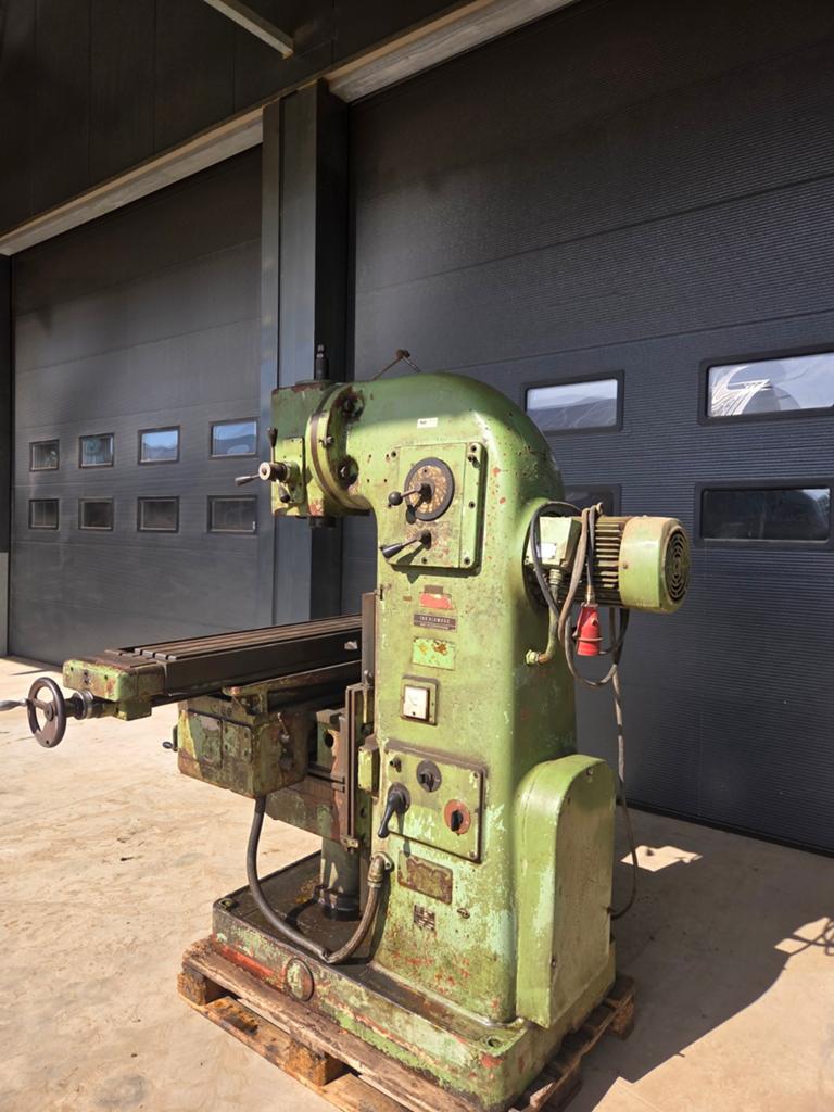 TOS FA3AV Universele metaalfreesmachine, Zakelijke goederen, Machines en Bouw | Metaalbewerking, Ophalen