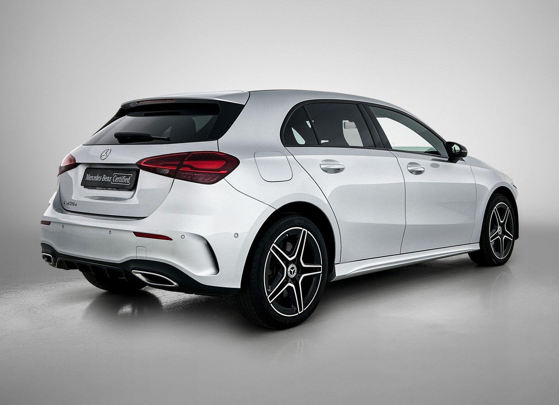 Mercedes-Benz A-klasse 250 e Hatchback AMG Line Night Pack |, Auto's, Dealer onderhouden, Stof, Gebruikt, Zwart