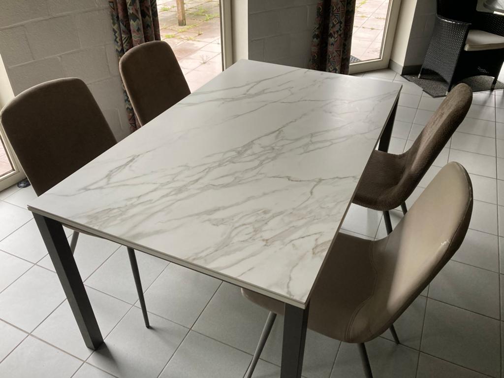 Tafel keramisch met 4 stoelen, Ophalen, Zo goed als nieuw