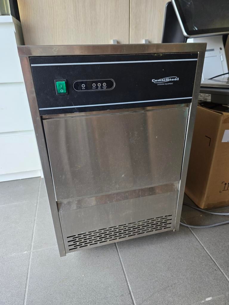 Ijsblokjesmachine Combisteel, Ophalen