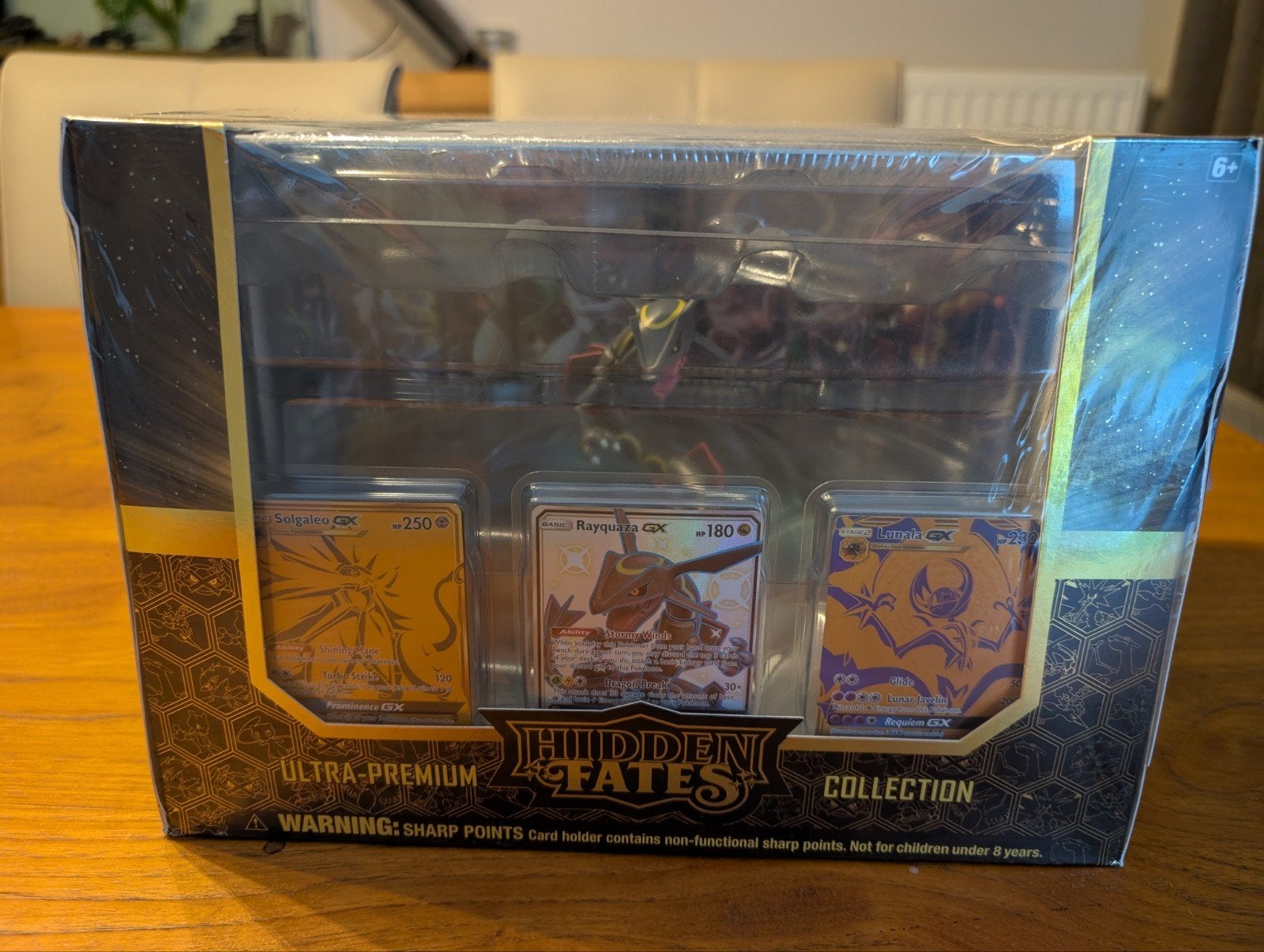 Pokemon TCG Hidden Fates Ultra Premium Collection Sealed, Hobby en Vrije tijd, Verzamelkaartspellen | Magic the Gathering, Ophalen