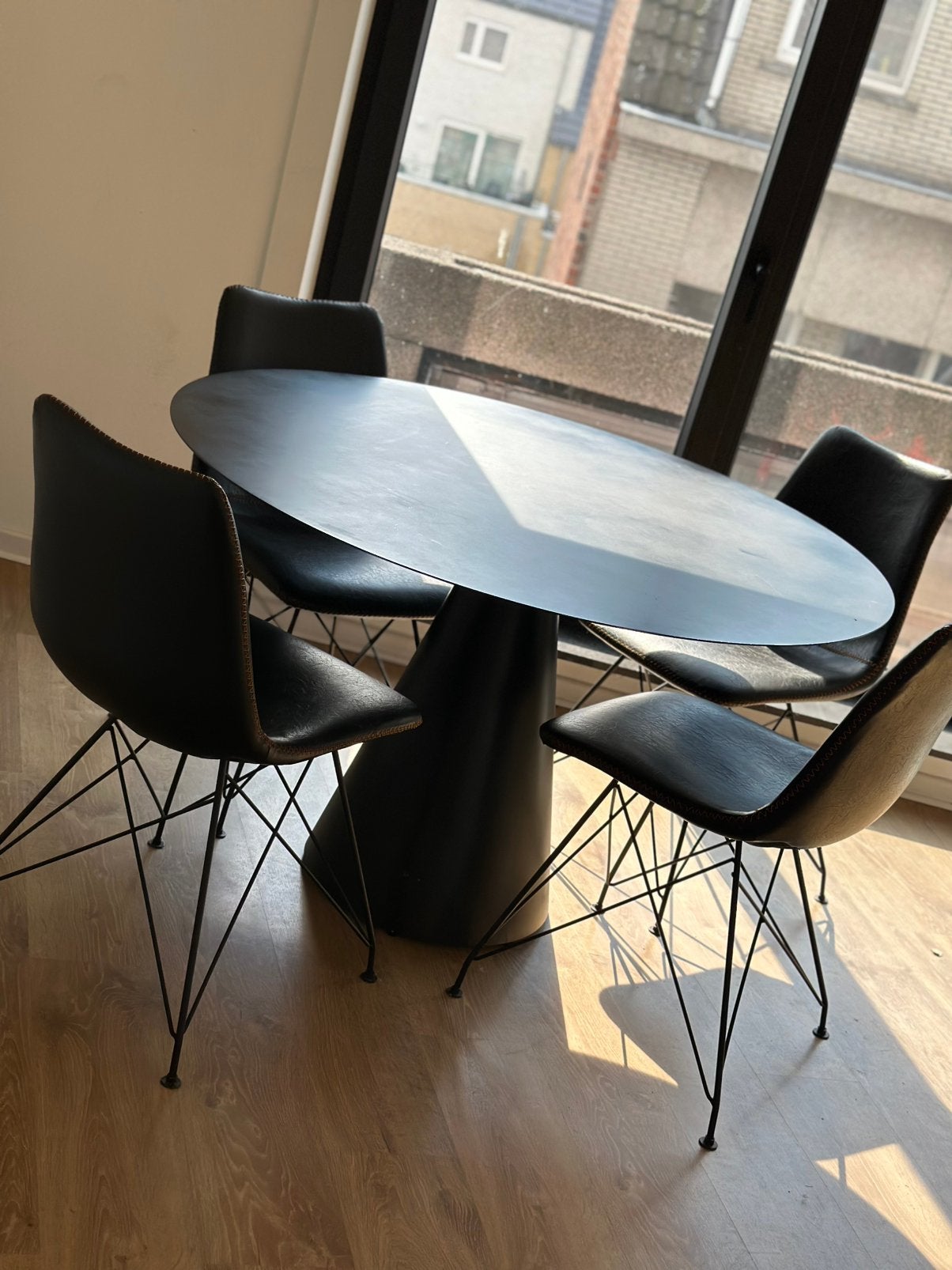 Ronde zware metalen eettafel Ø 120 cm met 4 stoelen, Huis en Inrichting, Ophalen, Gebruikt, Rond, Metaal