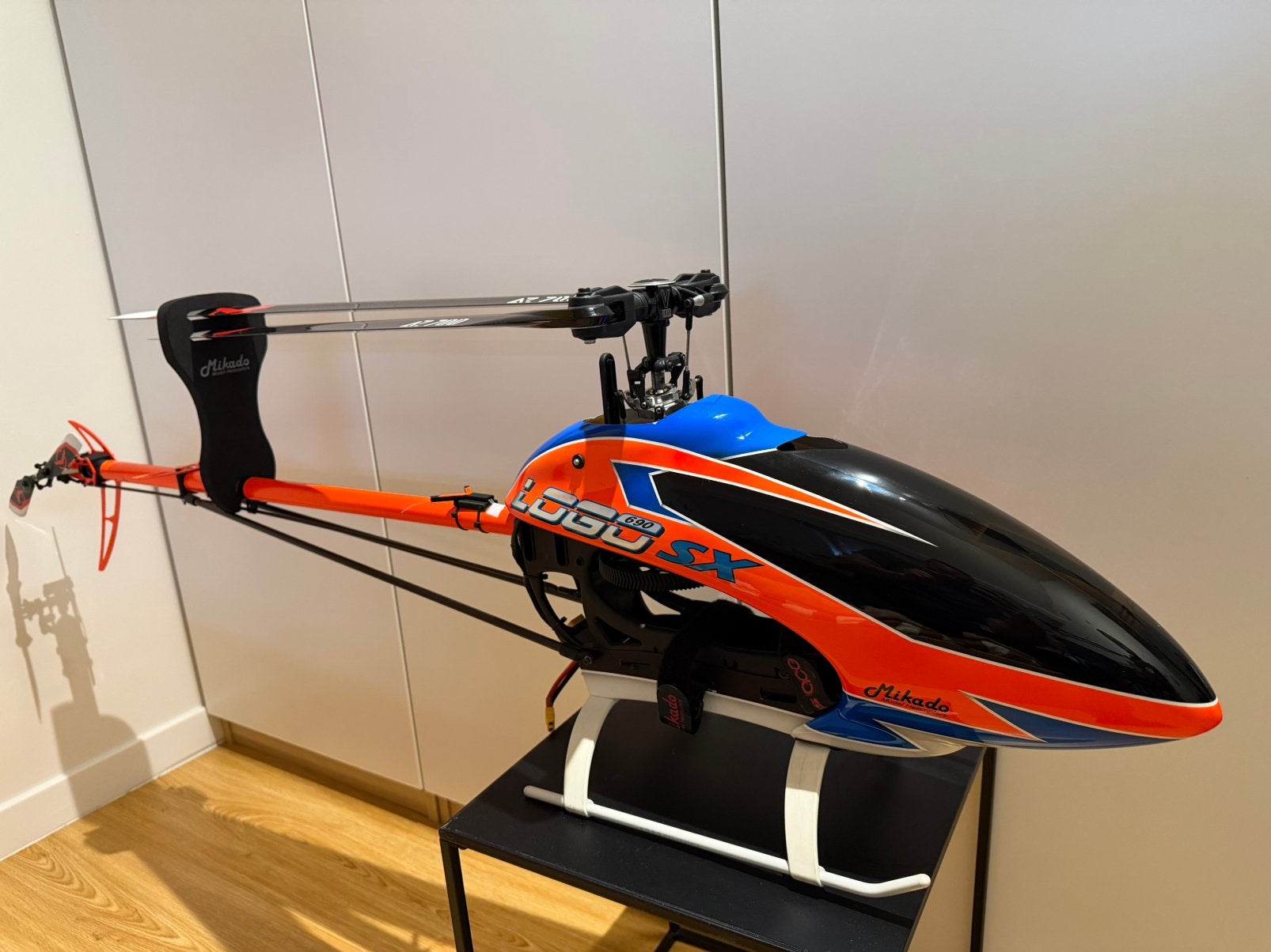 Mikado loga 690sx, Ophalen, Zo goed als nieuw, Elektro, Helikopter