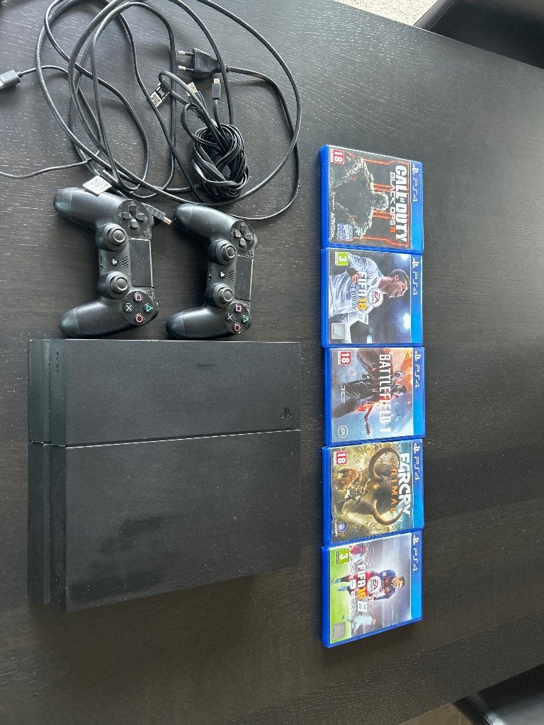 Play station 4 met 5 spelletjes, Games en Spelcomputers, 2 spelers, Zo goed als nieuw, Vanaf 12 jaar, Ophalen