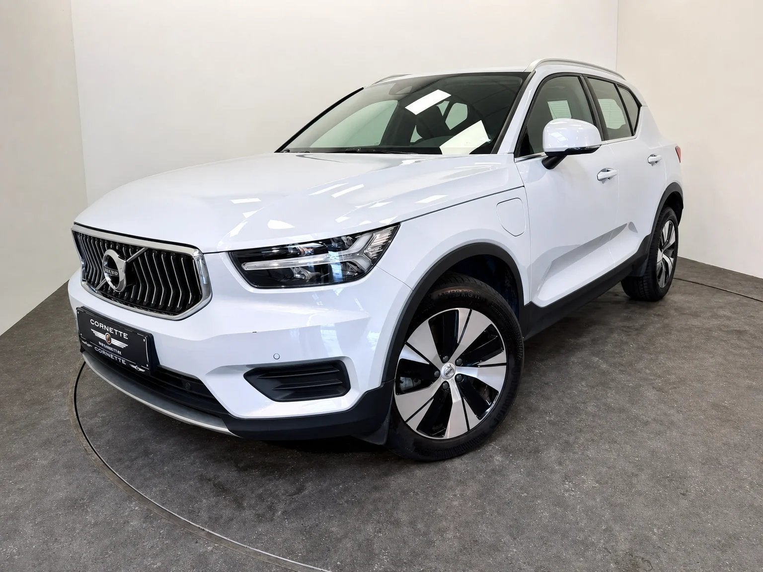 Volvo XC40 & Recharge Momentum, https://public.car-pass.be/vhr/1c687649-e399-41fc-94ed-9247f221be6f, Achat, Euro 6, Entreprise