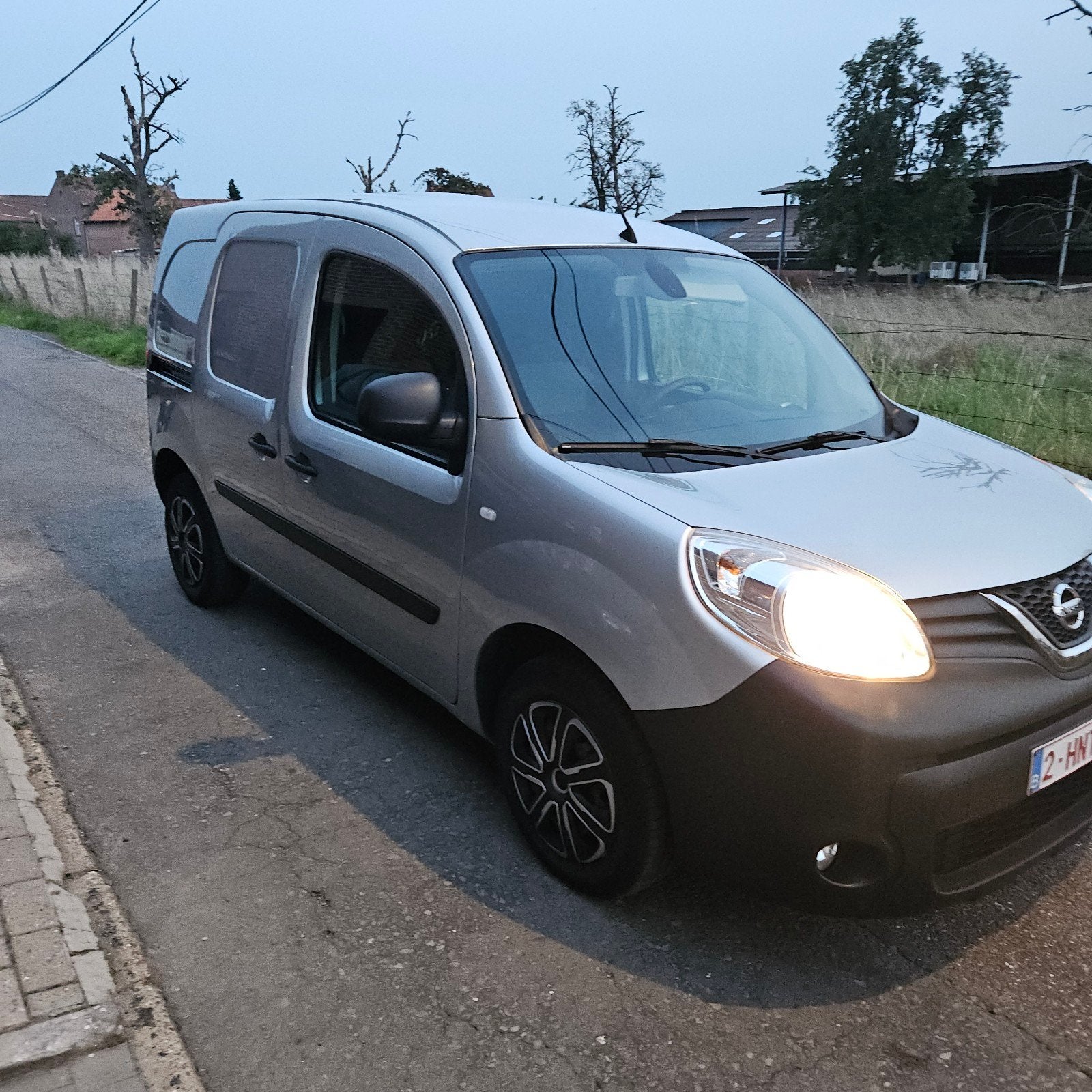 nissan nv250 lichte vracht, Euro 6, 1500 cc, Te koop, Handgeschakeld