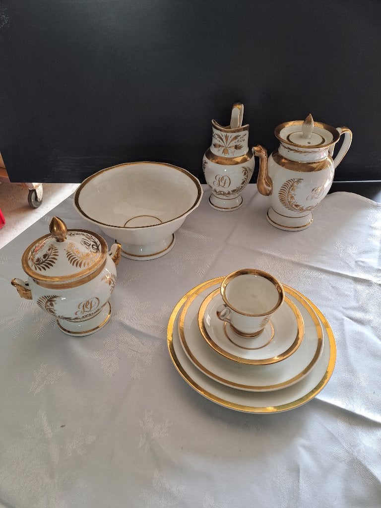 Service Empire porcelaine de Paris 41 pièces monogrammé, Enlèvement