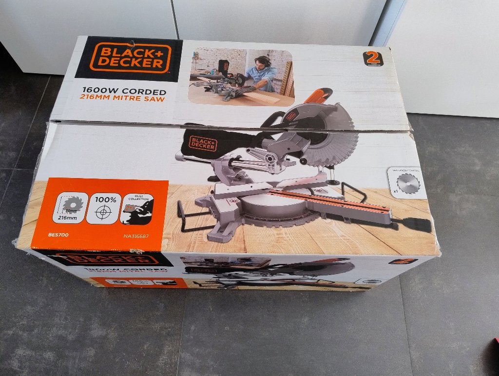Black & Decker afkort en verstekzaag 1600w 216 MM, Bricolage & Construction, Comme neuf, Black & Decker, Enlèvement, 1200 watts ou plus