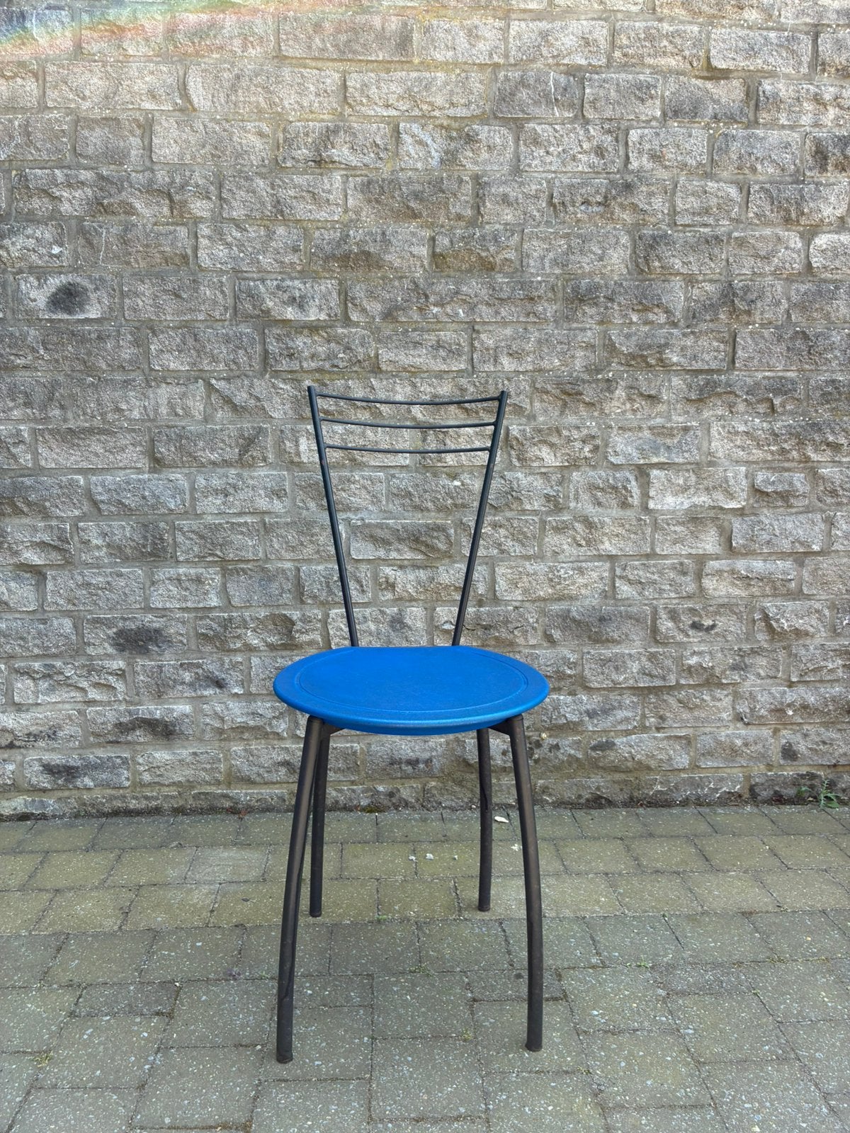 Blauwe design keukenstoel met metalen frame, Huis en Inrichting, Stoelen, Ophalen, Blauw, Kunststof, Gebruikt