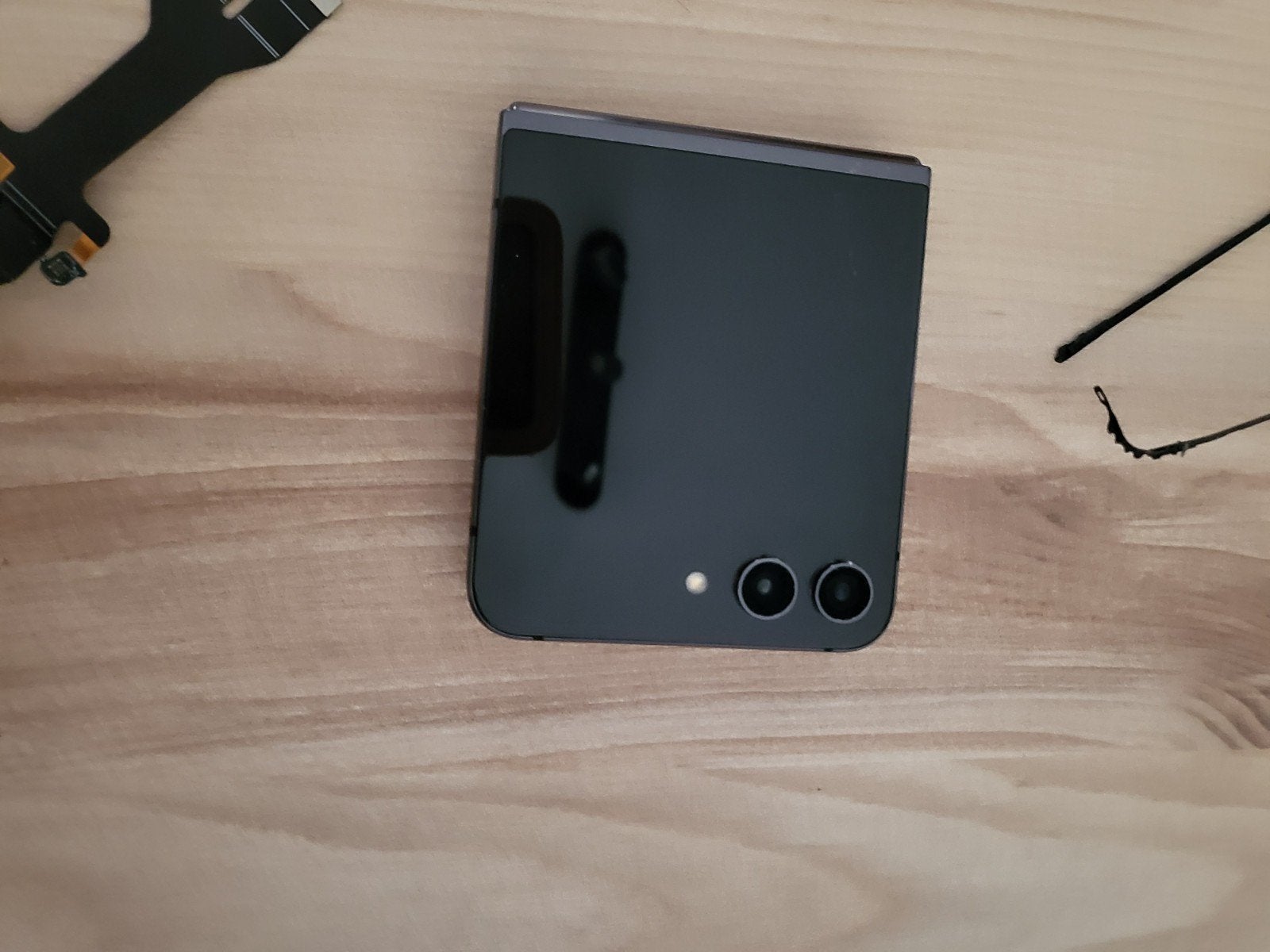 z flip 5 samsung defect, Telecommunicatie, Mobiele telefoons | Samsung, Ophalen, Zonder simlock, Niet werkend, Zonder abonnement