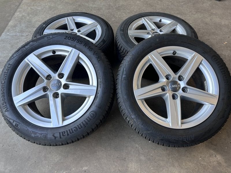 16 inch originele velgen + all season banden Audi A3 en  8V0, Auto-onderdelen, -, -, Banden en Velgen, Nieuw