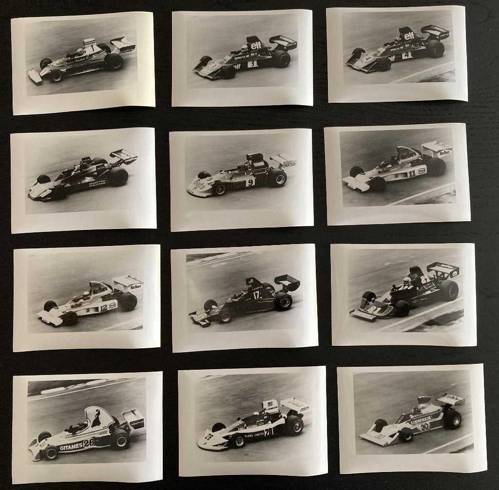 12x photo Formule 1 1976 Ferrari (Lauda), Tyrrell, McLaren,, Collections, Marques automobiles, Motos & Formules 1, Envoi, Utilisé