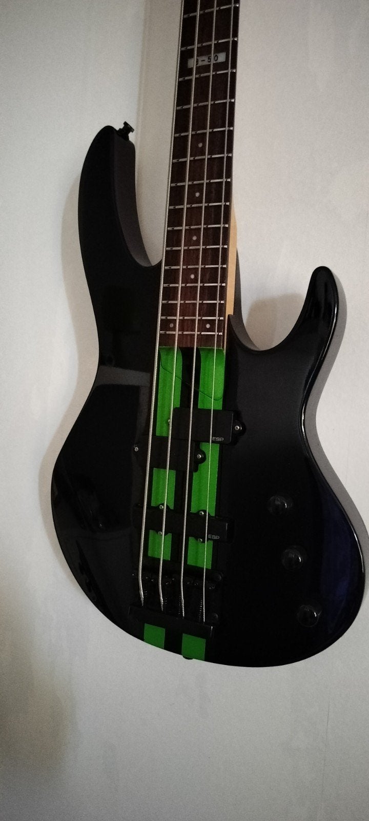 LTD bass met emg pick ups, Muziek en Instrumenten, Snaarinstrumenten | Gitaren | Bas, Ophalen